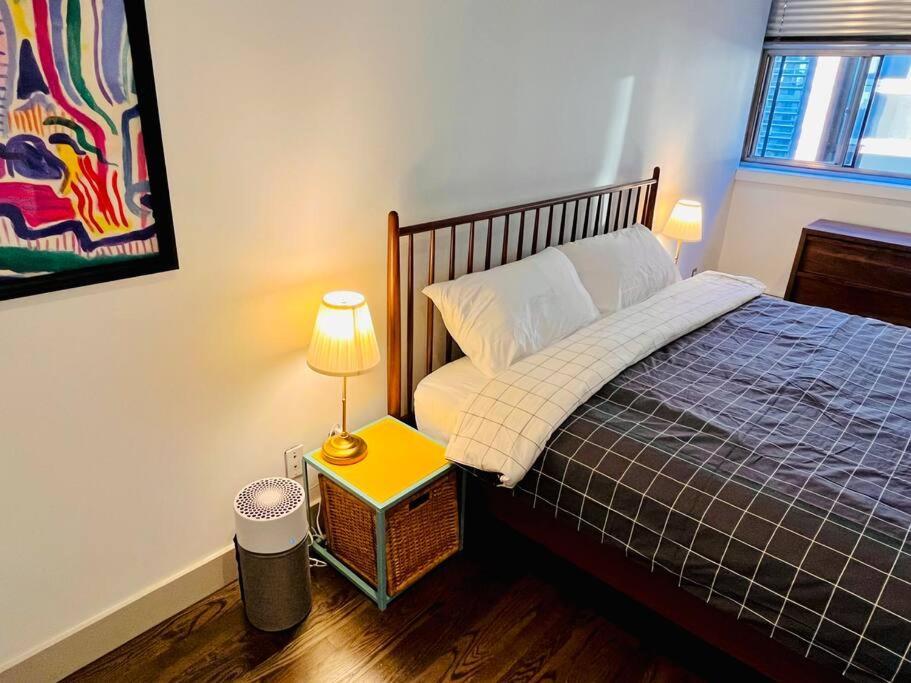 Sunny Penthouse On 17Th Ave, 1 Bedroom, 1 Loft Bed With Ladder, 1 Sofa Bed, Sleeps 6, Downtown Калгари Экстерьер фото
